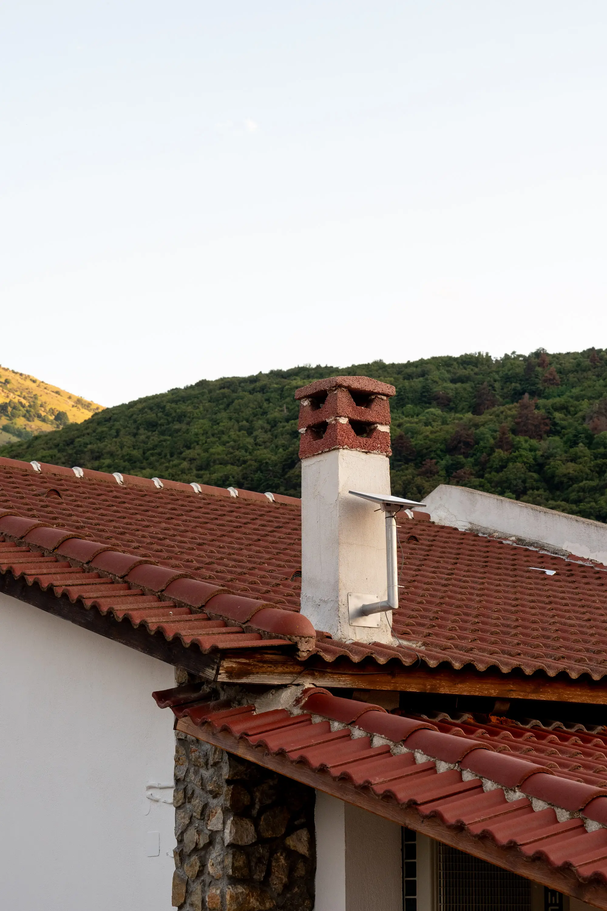 Υπνοδωμάτιο κάτω από την κεκλιμένη στέγη